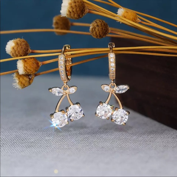 New Women’s Creative Dangle Diamond Earrings - Picture 5 of 5